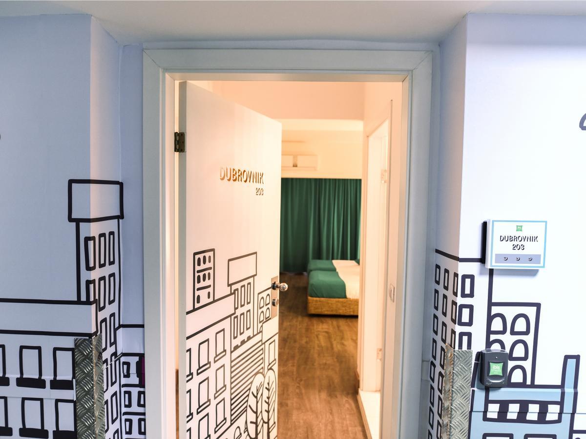 Ibis Styles Skopje Hotel Bagian luar foto