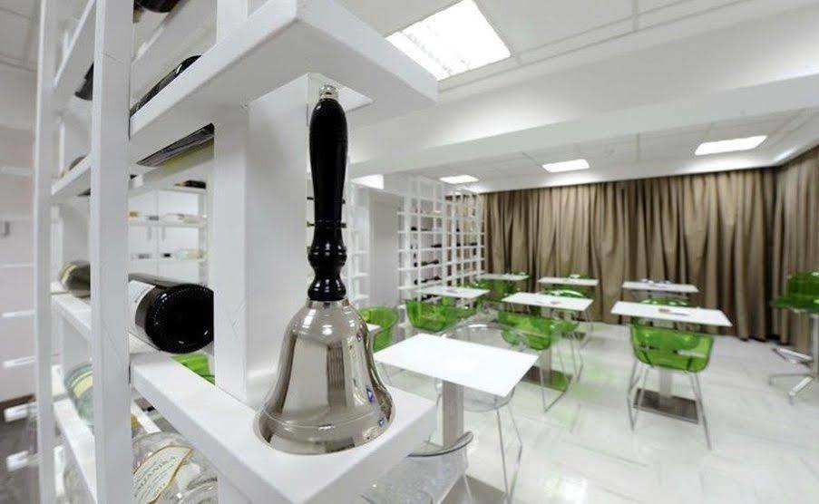Ibis Styles Skopje Hotel Bagian luar foto